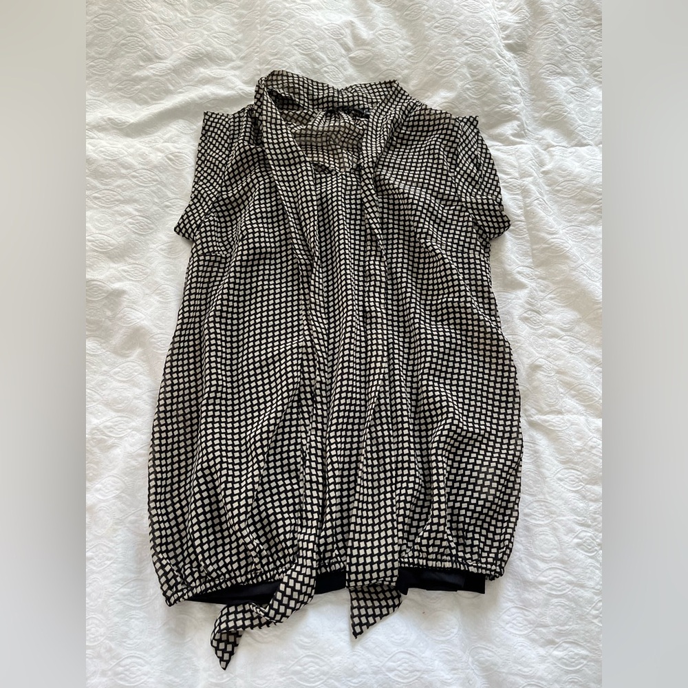 Stylish T shirt blouse with ties at top
